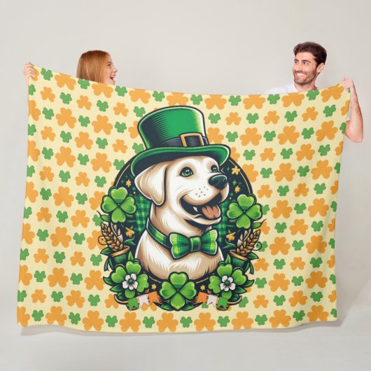 Niedlicher Hund am Sankt Patrick Fleecedecke (Beispiel)
