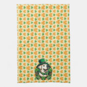 Niedlicher Hund am Sankt Patrick Geschirrtuch (Vertikal)