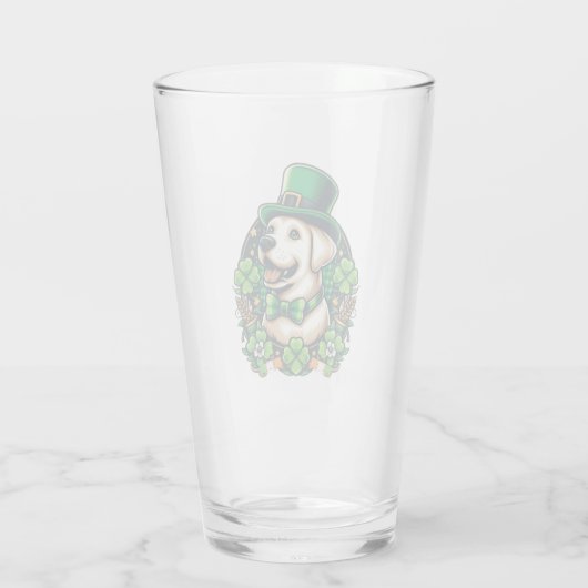 Niedlicher Hund am Sankt Patrick Glas (Rückseite)