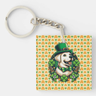 Niedlicher Hund am Sankt Patrick Schlüsselanhänger