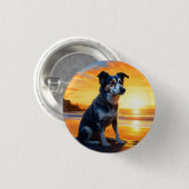 Niedlicher Hund am Strand bei Sunset Button (Vorne & Hinten)
