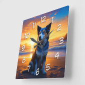Niedlicher Hund am Sunset Serene Ocean Beach Quadratische Wanduhr (Winkel)