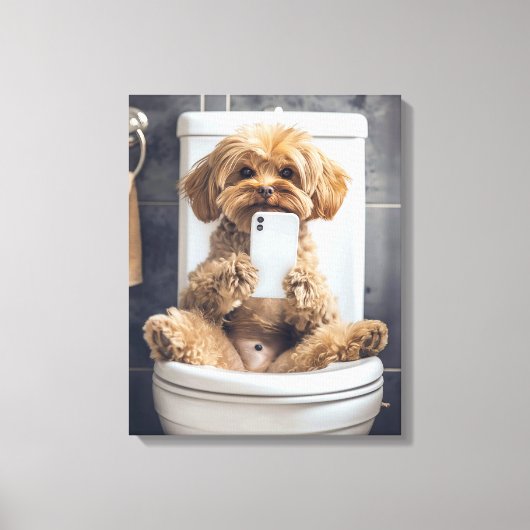 Niedlicher Hund Checks Telefon in der Toilette Leinwanddruck (Vorderseite)
