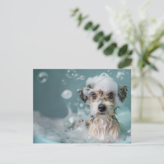 Niedlicher Hund, der einen Blasenweg hat Postkarte (Stehend Vorderseite)