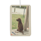 Niedlicher Hund, Hinterhof und Bach Autolufterfrischer (Vorderseite)