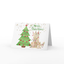 Niedlicher Hund in Weihnachtsbeleuchtung neben Bau