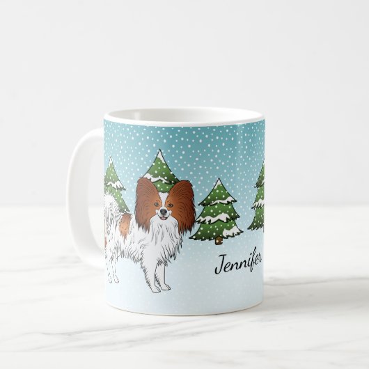 Niedlicher Hund in Winterwald, rot und weiß Papill Kaffeetasse (Vorderseite Links)