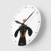 Niedlicher Hund mit Herz-Schwarz-und Tan-Dackel Runde Wanduhr (Winkel)