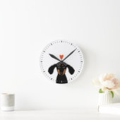 Niedlicher Hund mit Herz-Schwarz-und Tan-Dackel Runde Wanduhr (Zuhause)