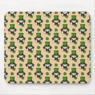 Niedlicher Hund mit Hut und Kleeblatt St Patrick's Mousepad