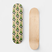 Niedlicher Hund mit Hut und Kleeblatt St Patrick's Skateboard (Vorderseite)