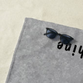 Niedlicher Hund mit Individuelle Name Strandtuch (Beispiel)