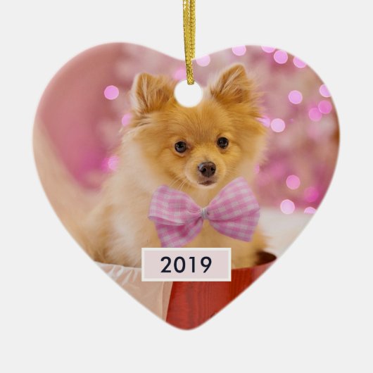 Niedlicher Hund mit Pink Bow Weihnachtsfoto Keramik Ornament (Vorne)