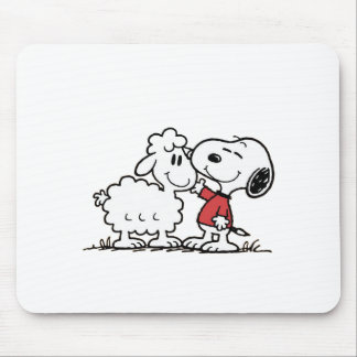 niedlicher Hund und niedliche Schafe Mousepad