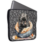 NIEDLICHER HUND VON AFFENPINSCHER IM BETT LAPTOPSCHUTZHÜLLE (Vorne Rechts)