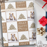 Niedlicher Hund Welpen Typografie Weihnachtsbaum F Geschenkpapier<br><div class="desc">Cute Dog PET Typography Christmas Tree Foto von Wrapping Paper. Beige and white background with snowflakes und hat einfach Christmas tree. White Merry, Happy, Jolly Typography. The design has a custom foto of a dog puppy - einsatz your favorite dog or any other foto into the template and make your...</div>