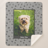 Niedlicher Hunde Foto Name Silver Graue Paw Prints Sherpadecke (Vorderseite)