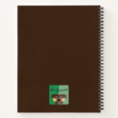 Niedlicher Hundehund mit Bleistift auf Grün mutig Notizblock (Rückseite)