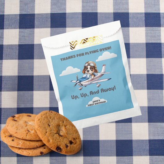 Niedlicher Hundspilot und Cessna Flugzeug, Reisen, Geschenktütchen