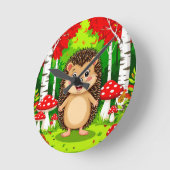 Niedlicher Igel in einem hellen Wald Runde Wanduhr (Winkel)