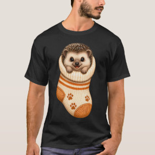 Niedlicher Igel in kuscheliger Babysocke Hedgie Mo T-Shirt