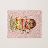 Niedlicher Igel und Stapel farbiger Teetassen Rosa Puzzle (Horizontal)