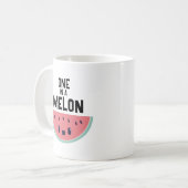 Niedlicher in einem Melon Kaffeetasse (Vorderseite Links)