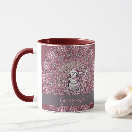 Niedlicher Individuelle Name Whimsical Pink Snowma Tasse (Mit Donut)