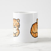 niedlicher Ingwer und weiße Katze Jumbo-Tasse (Vorderseite)