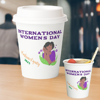 Niedlicher internationaler Frauentag Pappbecher
