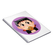 Niedlicher Junge in einem Vampirkostüm Notizblock (Rechte Seite)