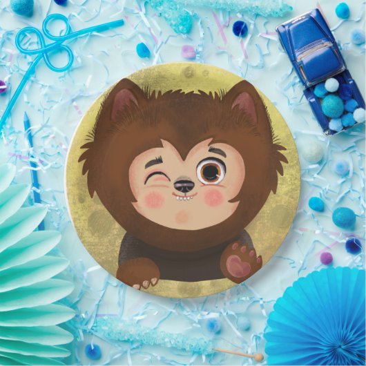 Niedlicher Junge in einem Werwolf-Halloween-Kostüm Pappteller (Party)