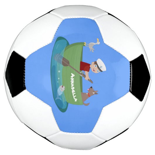 Niedlicher Junge Segelschiff und Hunderuderschiff Fußball (Gedreht)