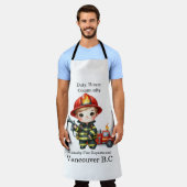 Niedlicher junger Feuerwehrmann mit rotem Fanggerä Schürze (Getragen)