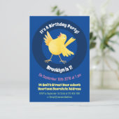 Niedlicher Kanarienvogel-Cartoon Einladung (Stehend Vorderseite)