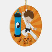 Niedlicher Karate-Jungen-personalisierte Keramik Ornament (Rechts)