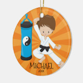 Niedlicher Karate-Jungen-personalisierte Keramik Ornament (Links)