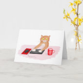 Niedlicher Katzensprung im Internet auf einer Comp Karte (Gelbe Blume)