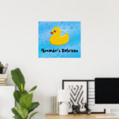Niedlicher Kautschuk Ducky/Blue Blasen Poster (Heimbüro)