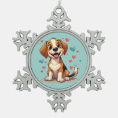 Niedlicher Kawaii-Beagle mit Herz spielendem Hund Schneeflocken Zinn-Ornament (Vorderseite)