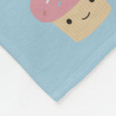 Niedlicher Kawaii Cupcake mit rosa Icing Fleecedecke (Ecke)