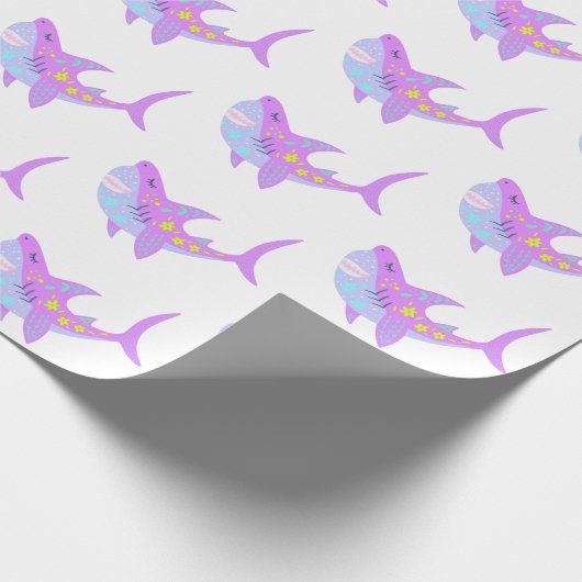 Niedlicher Kawaii Smiling Shark Pattern in Lila Geschenkpapier (Ecke)