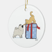 Niedlicher Keeshond Welpe und Kitten Weihnachtsfei Keramik Ornament (Links)
