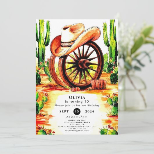 Niedlicher Kindercowboy zum Geburtstag Einladung (Stehend Vorderseite)