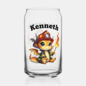 Niedlicher Kinderdrache in Feuerwehrausrüstung Dosenglas (Rückseite)