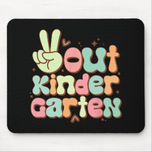 Niedlicher Kindergarten am letzten Kindergar-Tag Mousepad