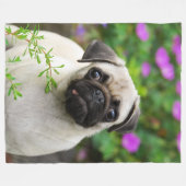 Niedlicher Kitz-Mopswelpe, weich Fleecedecke (Vorderseite (Horizontal))