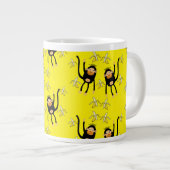 Niedlicher kleiner Affe und Bananen Jumbo-Tasse (Vorderseite Rechts)