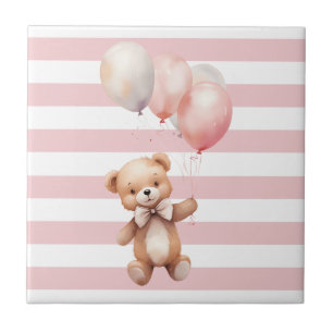 Niedlicher kleiner Bär in Rosa Fliese