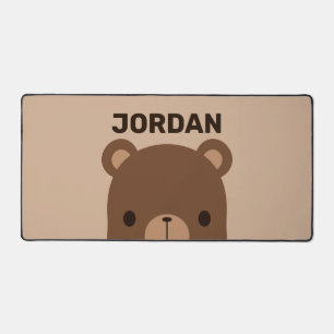 Niedlicher kleiner brauner Bär mit Personalisierte Schreibtischunterlage